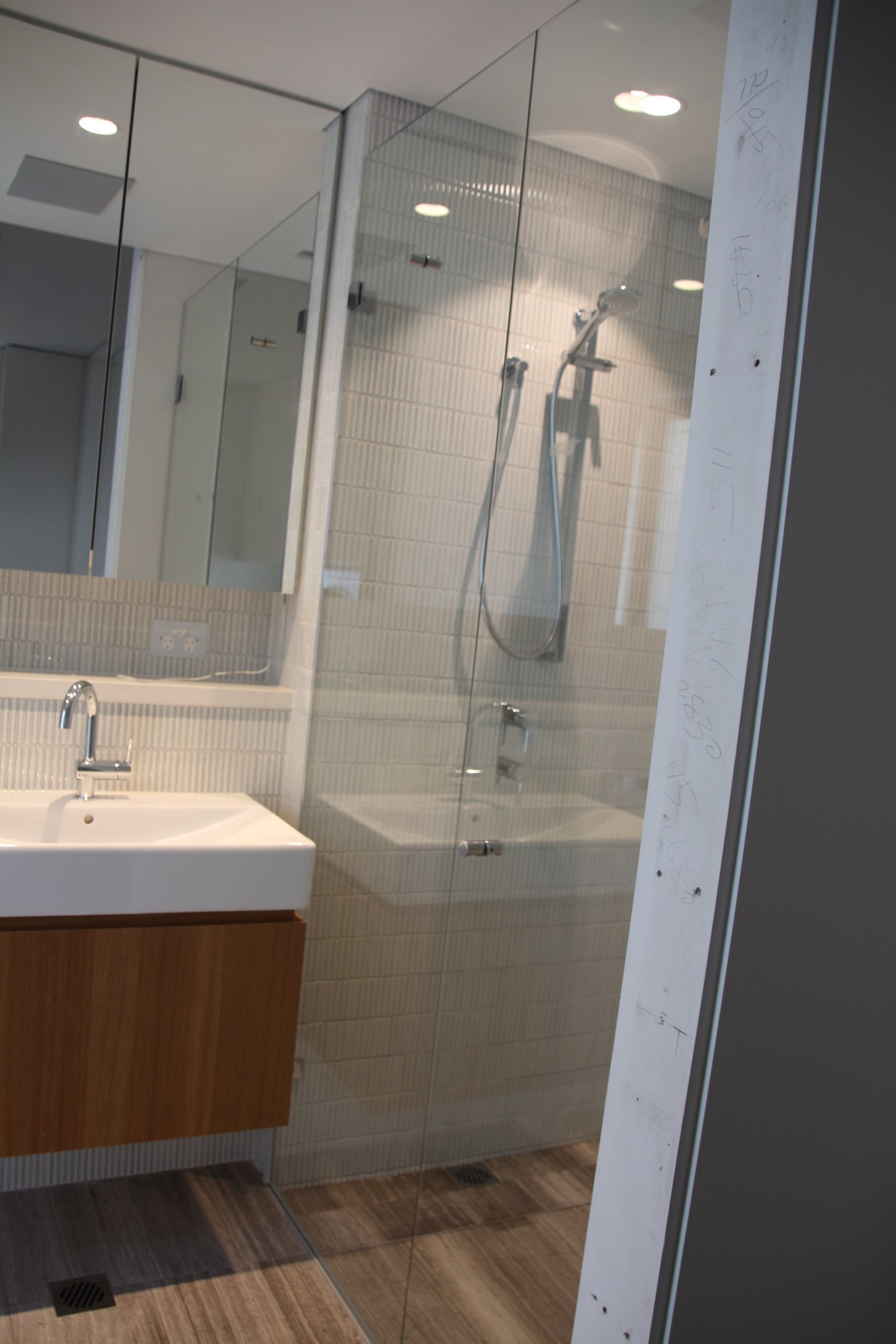 Customer Frameless Wall to Wall 2 Panel Showerscreen - Coogee
